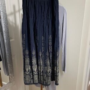 Coldwater Creek Navy pleated skirt, Maxi,  L , embroidered design